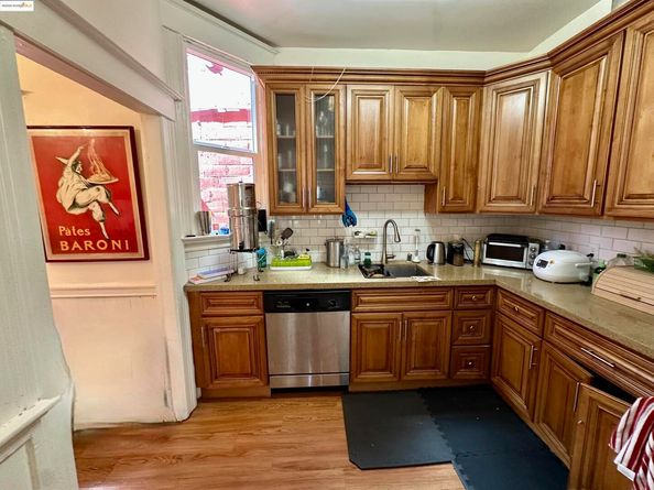 667 10th St, Oakland CA 95607
