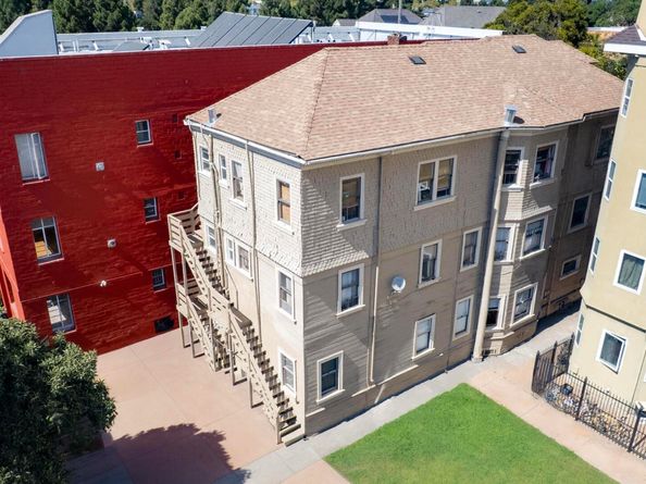 667 10th St, Oakland CA 95607
