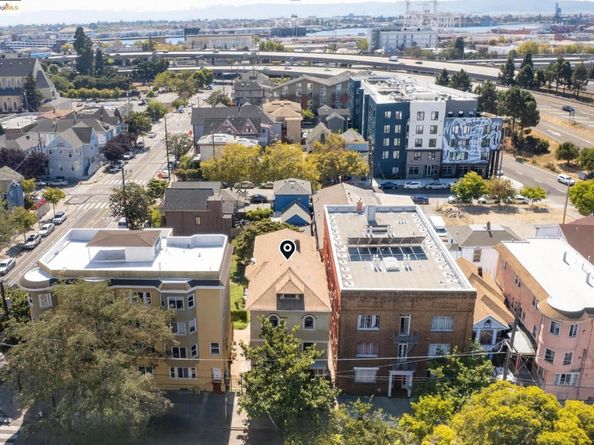 667 10th St, Oakland CA 95607