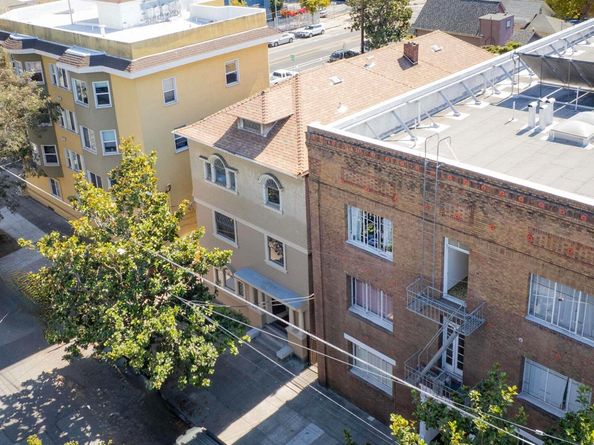 667 10th St, Oakland CA 95607