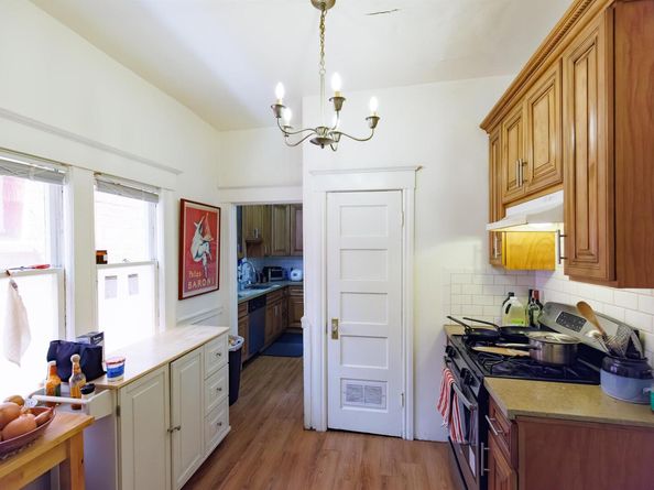 667 10th St, Oakland CA 95607