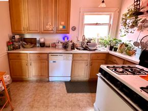 667 10th St, Oakland CA 95607
