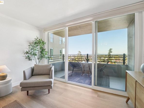 5340 Broadway Ter 403, Oakland CA 94618