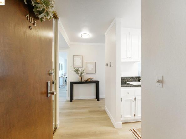 5340 Broadway Ter 403, Oakland CA 94618