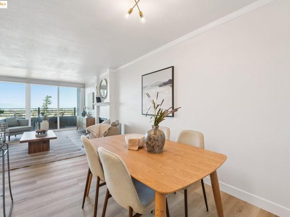 5340 Broadway Ter 403, Oakland CA 94618