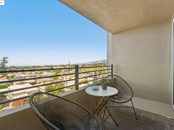 5340 Broadway Ter 403, Oakland CA 94618
