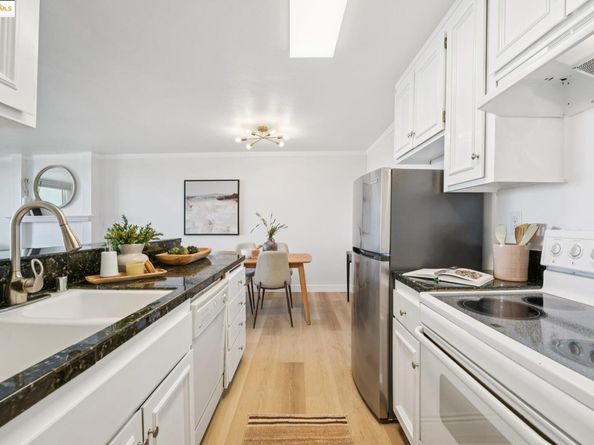 5340 Broadway Ter 403, Oakland CA 94618
