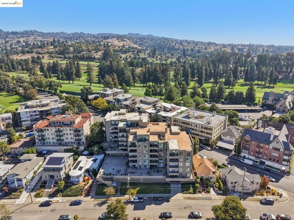 5340 Broadway Ter 403, Oakland CA 94618
