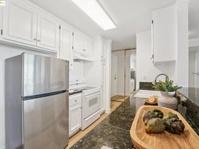 5340 Broadway Ter 403, Oakland CA 94618