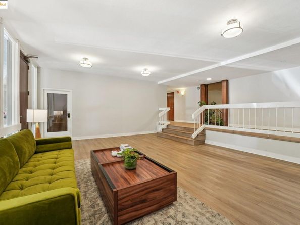 5340 Broadway Ter 403, Oakland CA 94618