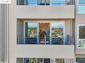 5340 Broadway Ter 403, Oakland CA 94618