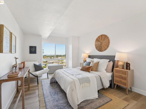 5340 Broadway Ter 403, Oakland CA 94618