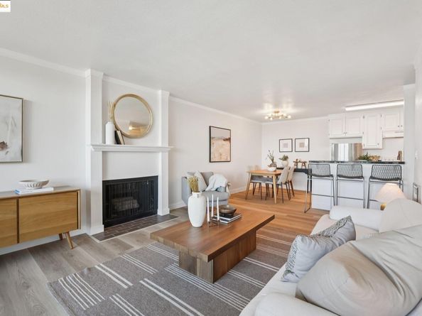 5340 Broadway Ter 403, Oakland CA 94618