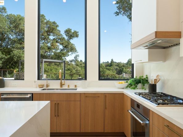 90 Estates Dr, Orinda CA 94563