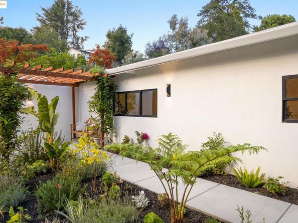 90 Estates Dr, Orinda CA 94563