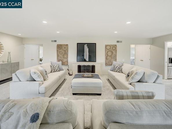 2900 Tice Creek Dr 1 & 3, Walnut Creek CA 94595