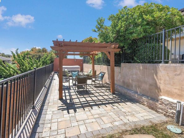 27896 Adobe Ct, Hayward CA 94542