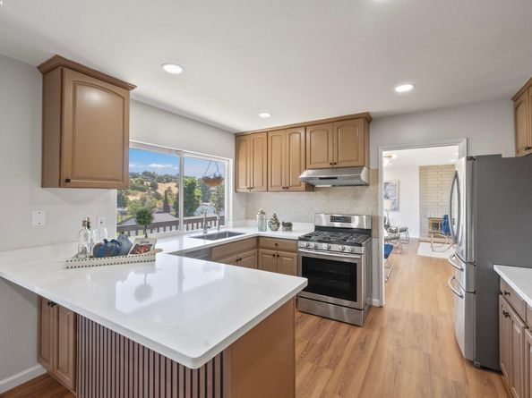 27896 Adobe Ct, Hayward CA 94542