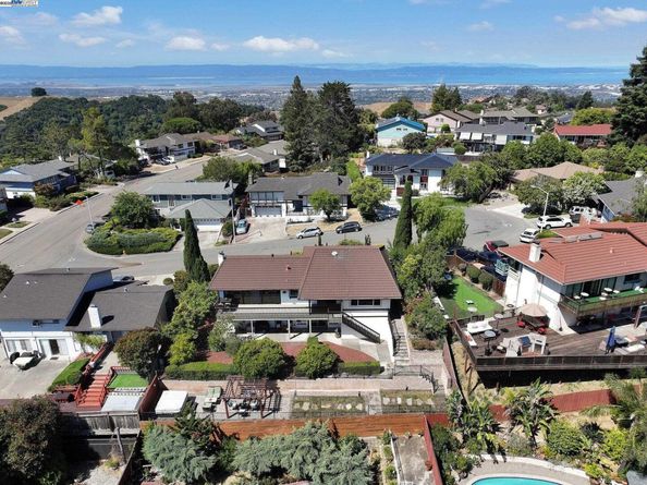 27896 Adobe Ct, Hayward CA 94542