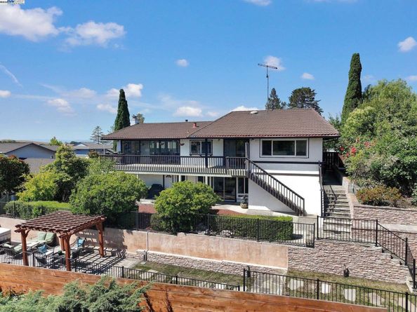 27896 Adobe Ct, Hayward CA 94542