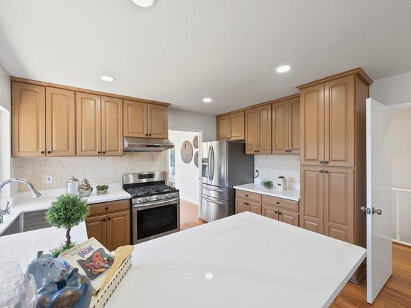 27896 Adobe Ct, Hayward CA 94542