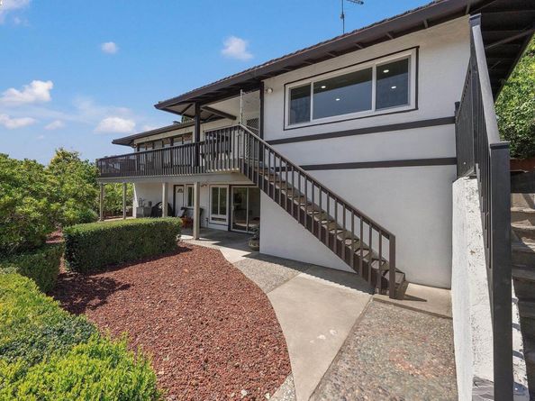 27896 Adobe Ct, Hayward CA 94542