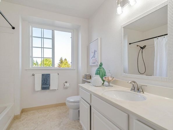 7840 Creekside Dr, Dublin CA 94568