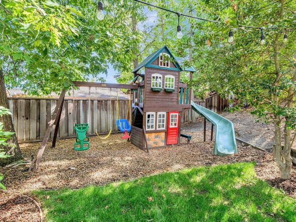 7840 Creekside Dr, Dublin CA 94568