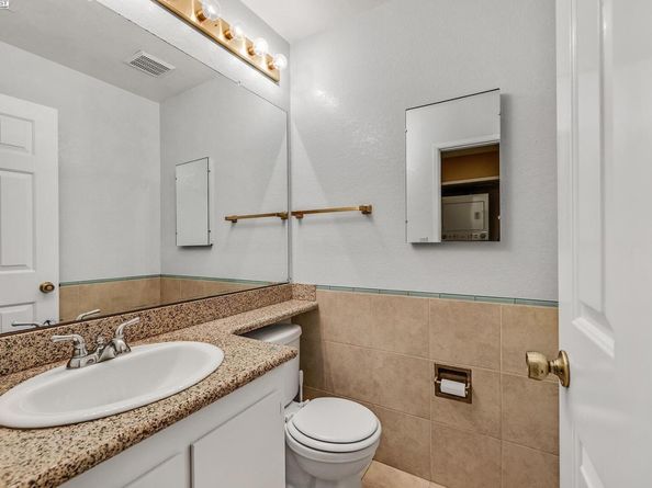 21117 Gary Dr 217, Hayward CA 94546