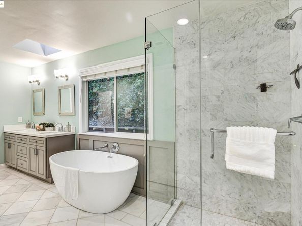 7 Saint Stephens Dr, Orinda CA 94563