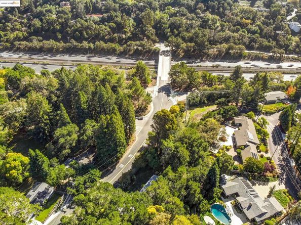 7 Saint Stephens Dr, Orinda CA 94563