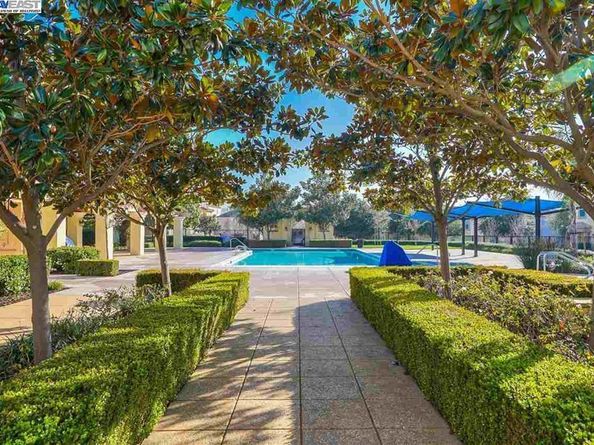 25 Heligan Ln 9, Livermore CA 94551