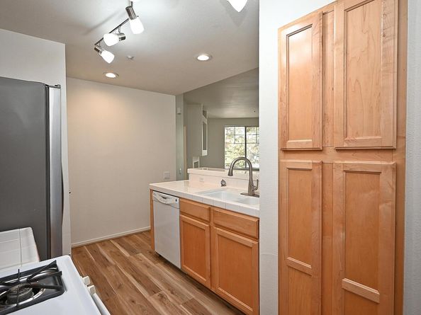 280 Caldecott Ln 221, Oakland CA 94618