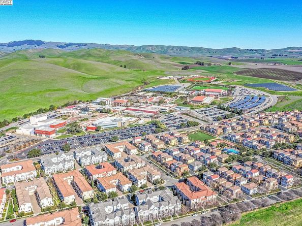 626 Heligan Ln 4, Livermore CA 94551