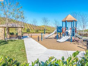 626 Heligan Ln 4, Livermore CA 94551