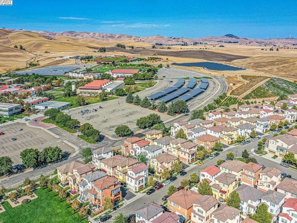 626 Heligan Ln 4, Livermore CA 94551