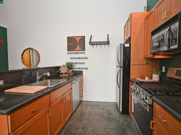 675 8Th Street 15, Oakland CA 94607