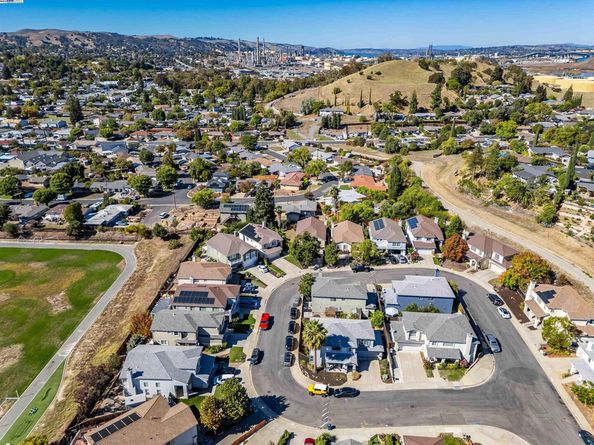 592 Ross Cir, Martinez CA 94553