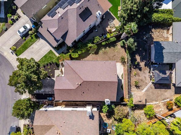 592 Ross Cir, Martinez CA 94553