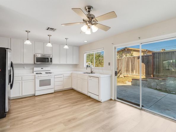 592 Ross Cir, Martinez CA 94553