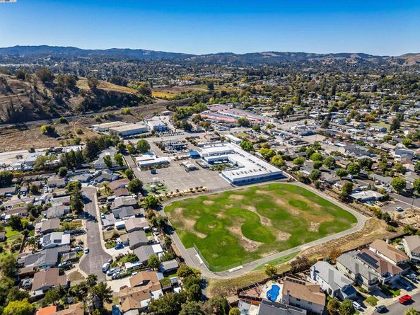 592 Ross Cir, Martinez CA 94553