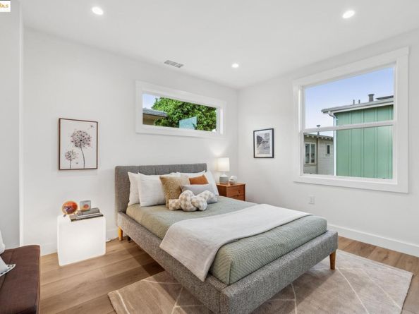 667 Alcatraz Ave, Oakland CA 94609