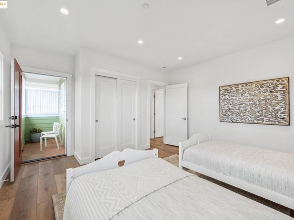 667 Alcatraz Ave, Oakland CA 94609