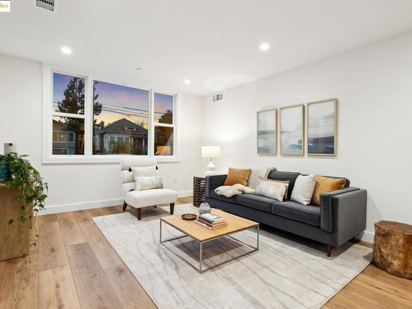 667 Alcatraz Ave, Oakland CA 94609