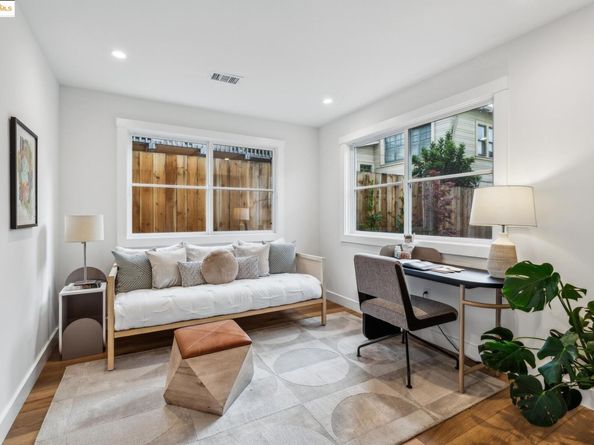 667 Alcatraz Ave, Oakland CA 94609