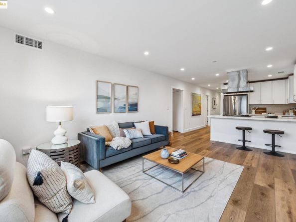 667 Alcatraz Ave, Oakland CA 94609