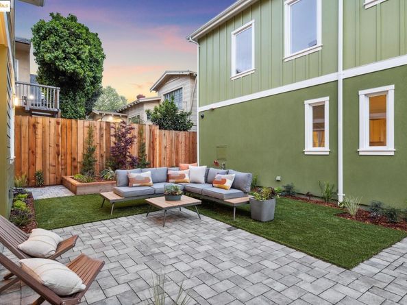 667 Alcatraz Ave, Oakland CA 94609
