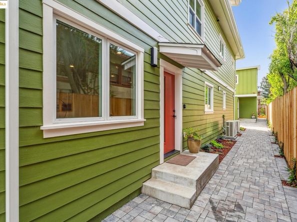 667 Alcatraz Ave, Oakland CA 94609