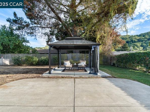 2358 Wright Ave, Pinole CA 94564
