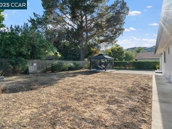 2358 Wright Ave, Pinole CA 94564